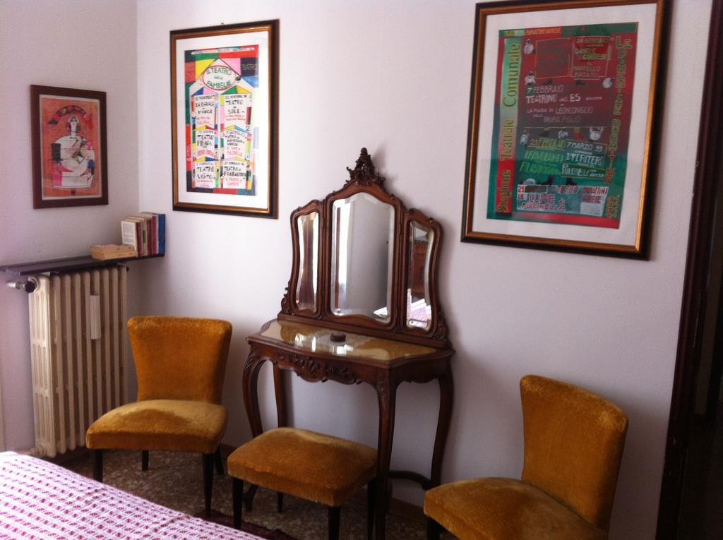 Bed and Breakfast La Casa Creativa à Lomnago Chambre photo