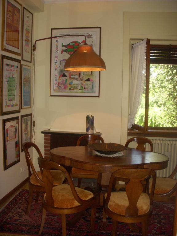 Bed and Breakfast La Casa Creativa à Lomnago Chambre photo