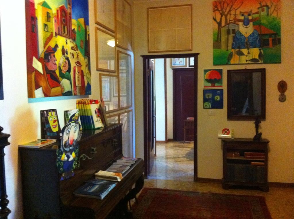Bed and Breakfast La Casa Creativa à Lomnago Chambre photo
